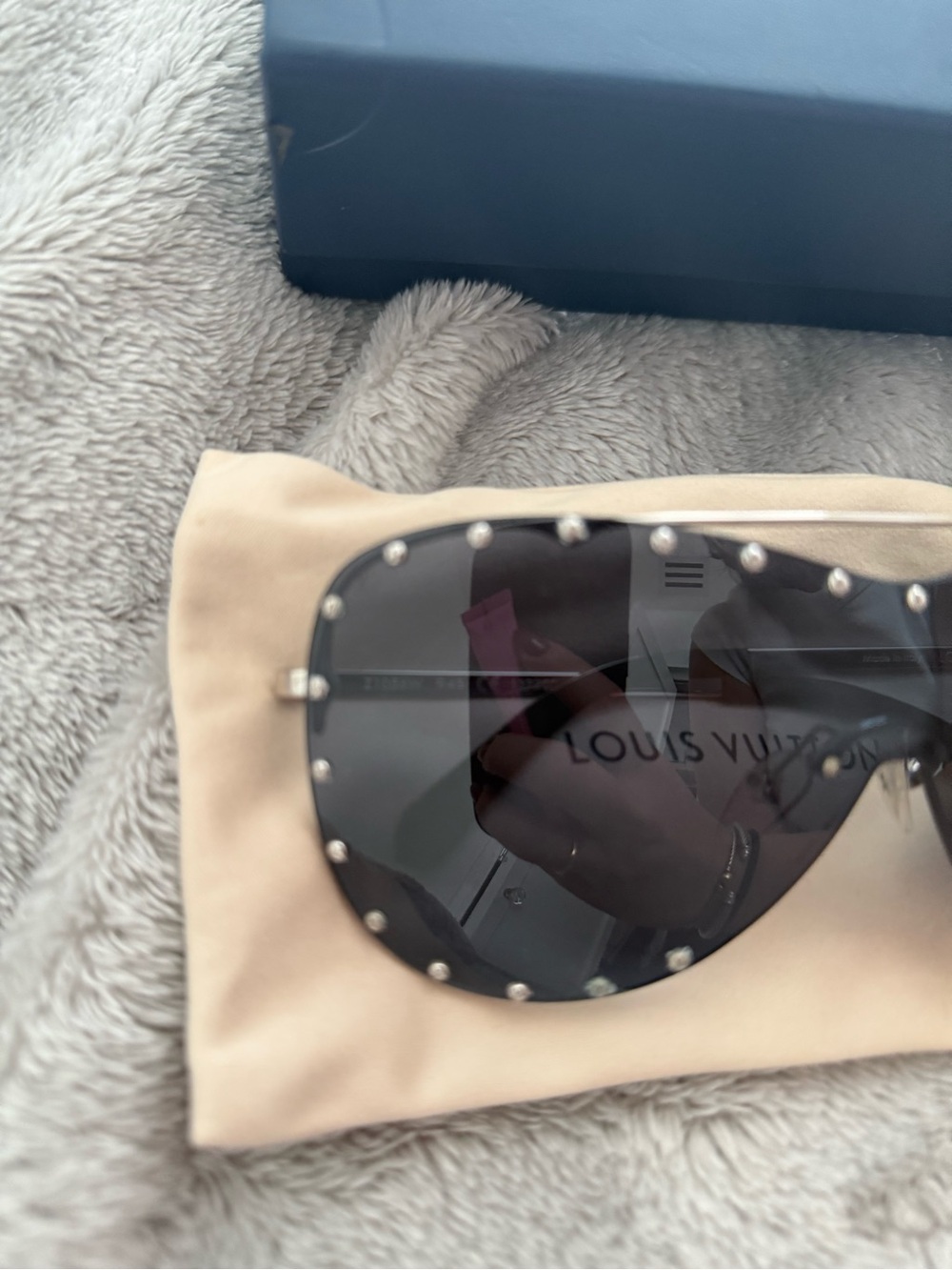 Louis Vuitton Metal The Party Black Shield Sunglasses with Silver Studs - Picture 4 of 7